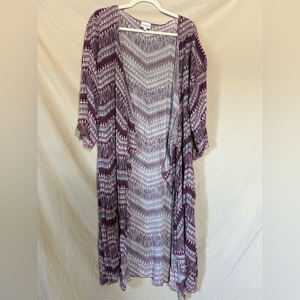 Kimono Size L EUC. (will fit up to a 3xl) BATCH SIZING. LulaRoe Shirley